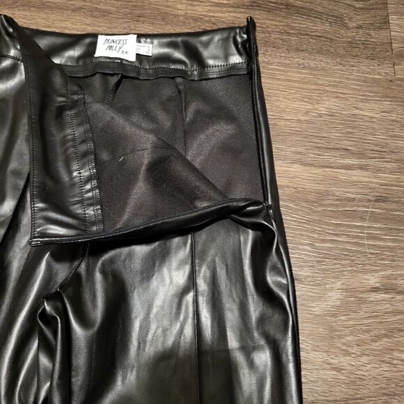 Princess Polly XX Faux Leather Flare Hi Rise Biker Pants Women's Size 0 - Picture 6 of 7